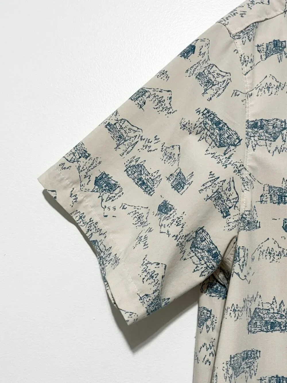 The North Face Mens Short Sleeve Button Up Shirt L Cabin Novelty Print Camping